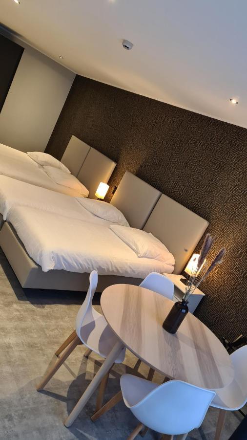 La Reine Hôtel, City Centre Spa Esterno foto