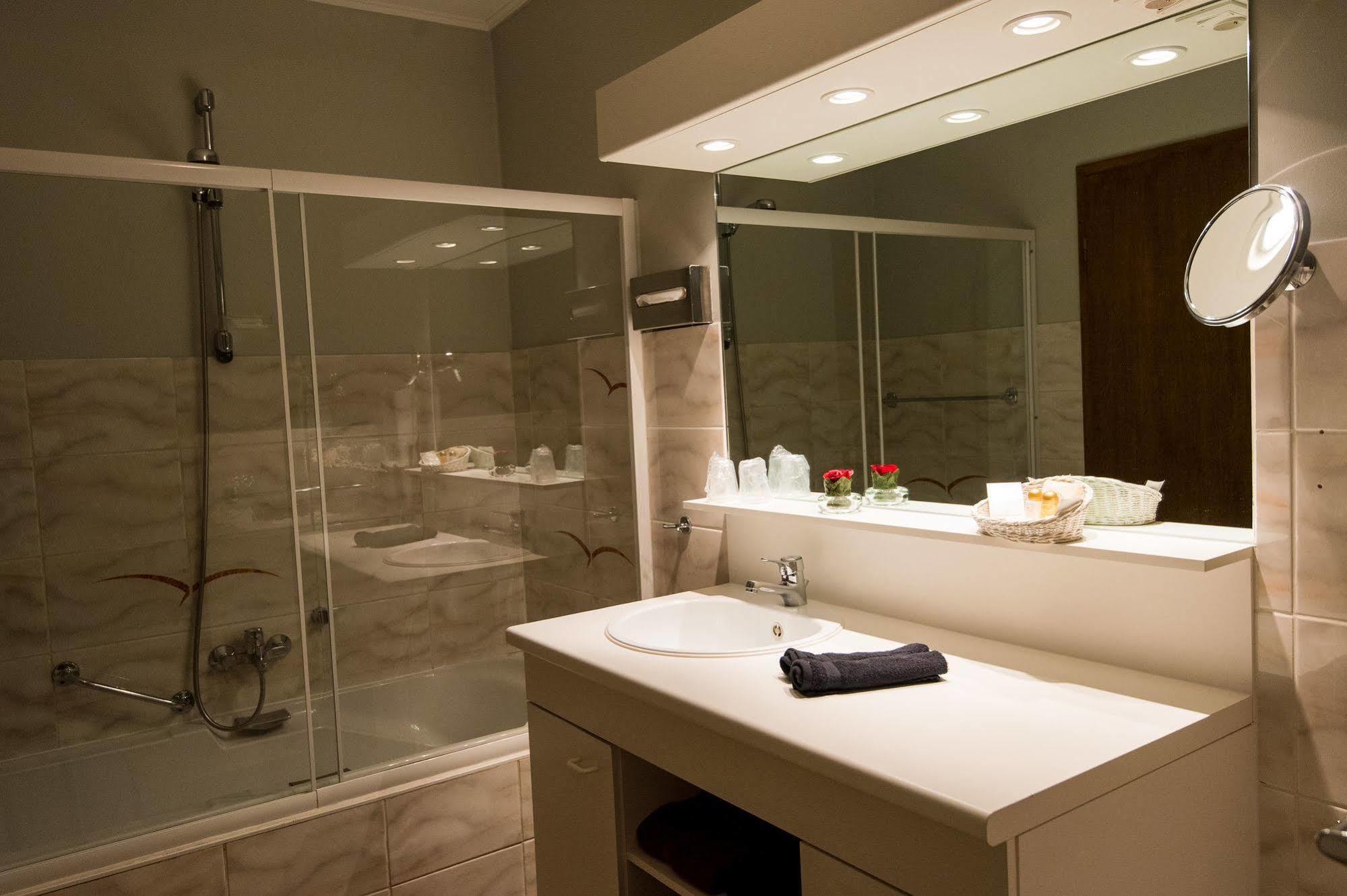 La Reine Hôtel, City Centre Spa Esterno foto