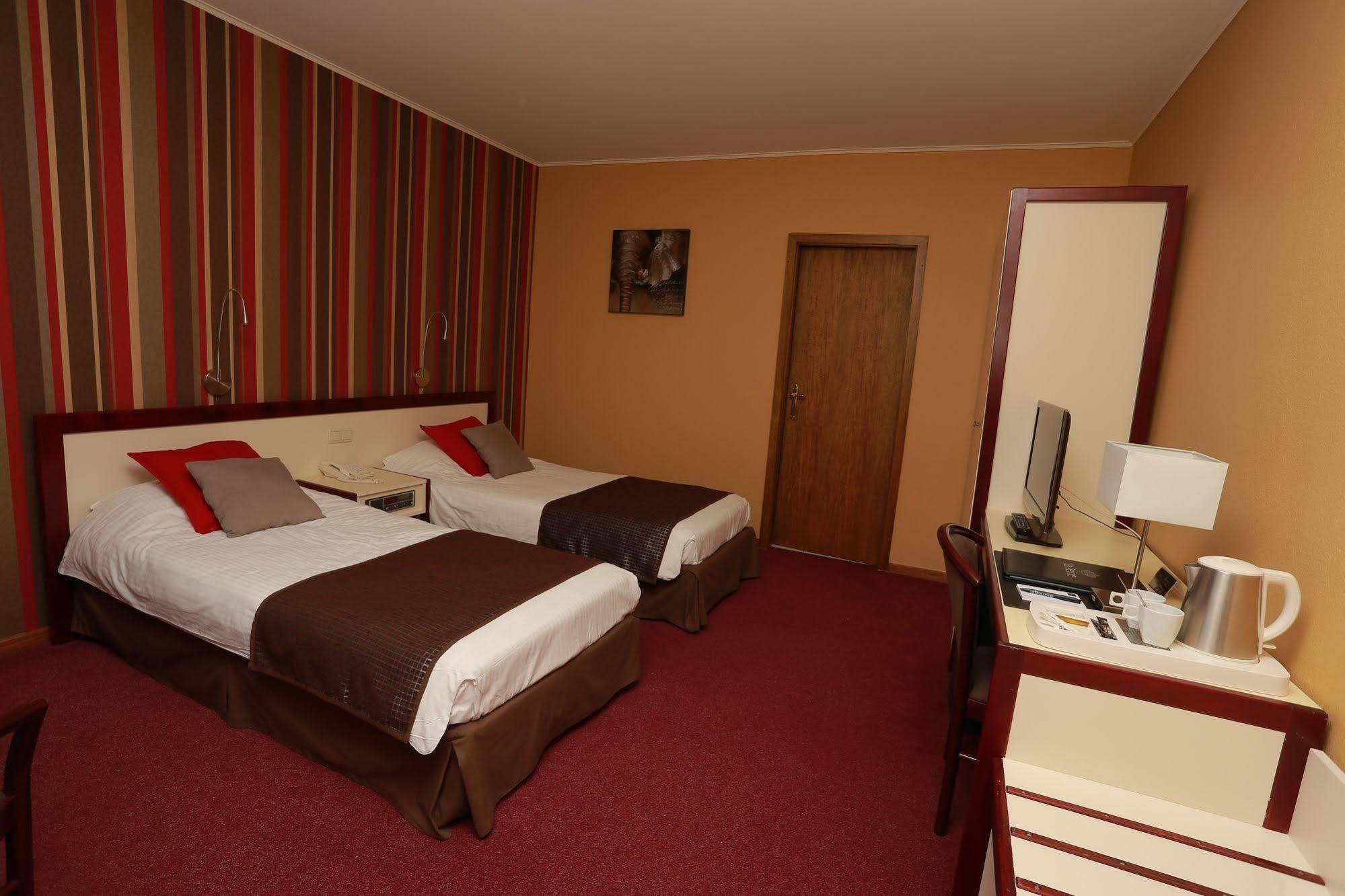 La Reine Hôtel, City Centre Spa Esterno foto
