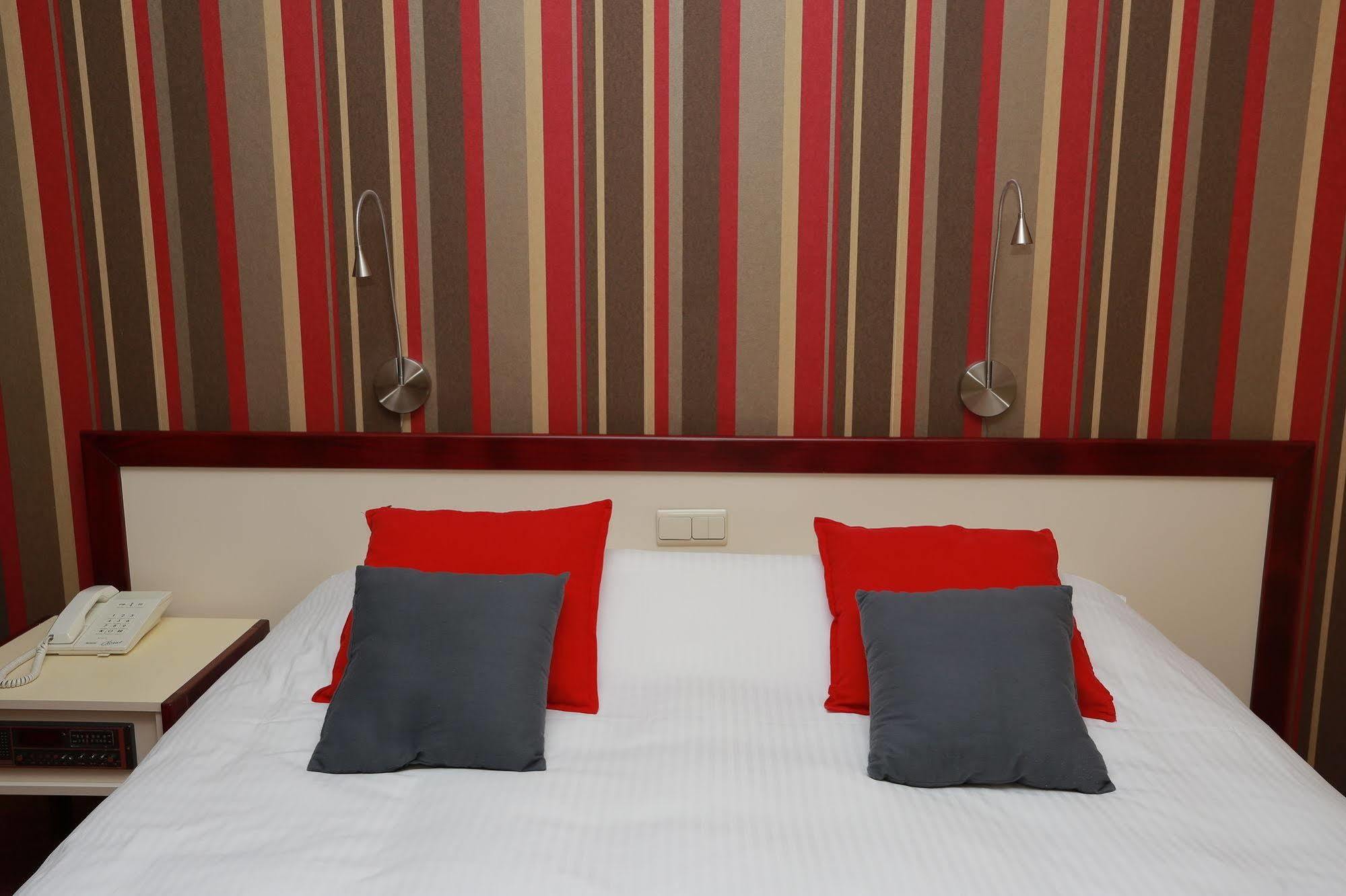 La Reine Hôtel, City Centre Spa Esterno foto